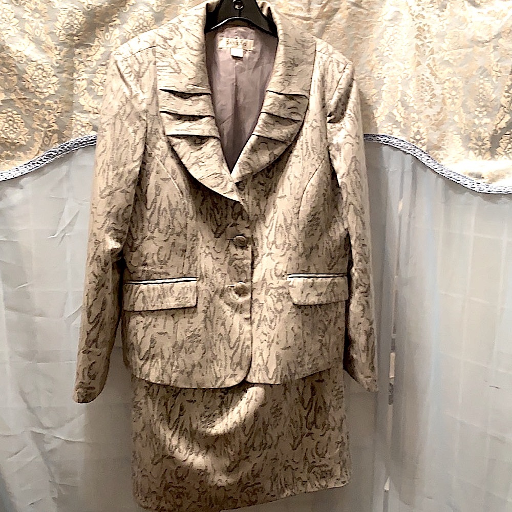 DANILLO LAVENDER-PRINT SKIRT SUIT SZ 14